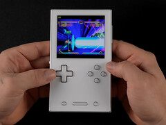 Ayaneo Pocket Vert heeft een Game Boy lay-out met vier knoppen, dubbele touchpads, schouderknoppen, een D-Pad voor vechtspellen en krachtige interne onderdelen. (Afbeelding Credit: ETA PRIME)