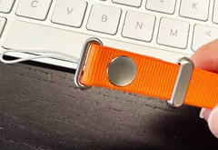 Apple zou volgens de geruchten een ongebruikelijke crossbodyband voor de iPhone 17 op de markt brengen (Afbeeldingsbron: SonnyDickson)