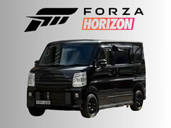 2020 Suzuki Every PZ Turbo Special Kei auto onder Forza Horizon logo (Afbeelding bron: AR12Gaming YouTube, Xbox Wire met bewerkingen)