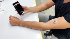 Een nieuwe diabetes-monitoring wearable houdt ook alcohol en lactaat bij (afbeelding: UC San Diego)