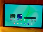 De Samsung Galaxy Tab A11 is betaalbaar. Maar biedt het echt de beloofde zeven jaar aan updates? (Afbeeldingsbron: Notebookcheck)