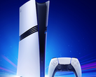 De Sony PlayStation 5 Pro met een DualSense-controller
