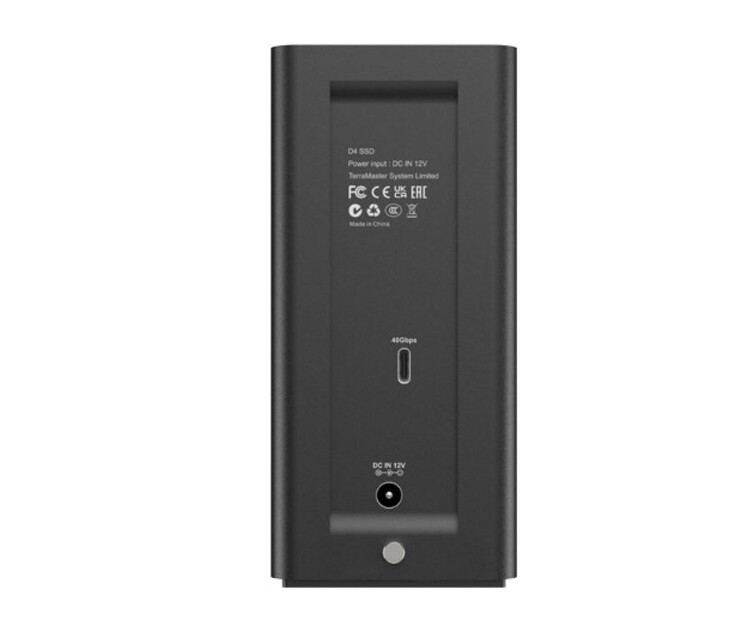 De D4 heeft USB Type-C en een stroomaansluiting (Afbeelding bron: TerraMaster)