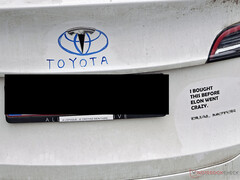 Tesla Model Y met anti-Elon stickers. (Afbeeldingsbron: Notebookcheck)