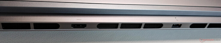 Achterkant: HDMI 2.1, voeding