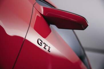 De nieuwe ID. GTI concept heeft klassieke GTI badges op verschillende plaatsen. (Afbeelding bron: Volkswagen)