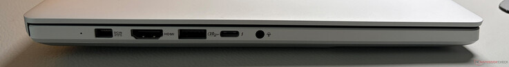 Linkerkant: Voeding, HDMI 2.1 FRL, USB-A 3.2 Gen 2 (10 GBit/s), USB-C 4.0 met Thunderbolt 4 (40 GBit/s, DisplayPort ALT Mode 2.1, Power Delivery 3.0), 3,5 mm audio