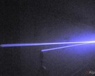De laser die heen en weer kaatst (Beeldbron: AlphaPhoenix; screenshot)