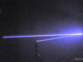 De laser die heen en weer kaatst (Beeldbron: AlphaPhoenix; screenshot)