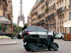 ÆMotion demonstreerde zijn innovatieve micro EV op vier wielen in de straten van Parijs tijdens Vivatech 2025. (Afbeelding bron: ÆMotion)