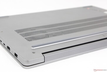 Meer ventilatieroosters dan op de 14-inch IdeaPad Pro 5 14-variant