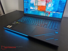 LED-strip en Predator-logo op de voet