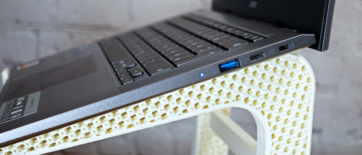 USB Type-A, USB Type-C (DP en PD), Kensington-slot