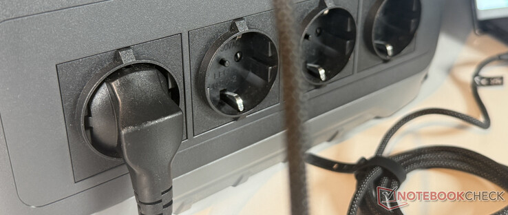 De Anker Solix C1000 Gen 2 heeft nog steeds vier AC-aansluitingen aan de voorkant