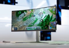 De Evnia 34M2C6500 mist de USB Type-C poort die de Evnia 34M2C8600 wel heeft. (Afbeeldingsbron: Philips)