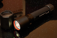 De Ledlenser P7R (Afbeelding bron: Andreas Sebayang/Notebookcheck)