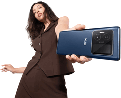 De Nuu B40 5G heeft een secundair AMOLED-scherm