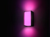 De nieuwe Turaco Outdoor Wall Light (foto) van Philips Hue biedt witte en gekleurde verlichting. (Afbeeldingsbron: Philips Hue)