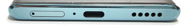Onderkant: SIM-slot, microfoon, USB-C-poort, luidsprekers