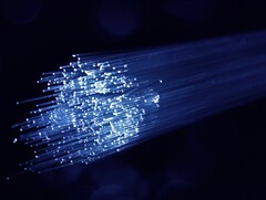 FCC neemt maatregelen om de beveiliging rond onderzeese kabels in de VS aan te scherpen. Afgebeeld: Een glasvezelkabel (Afb. bron: Denny Muller, Unsplash)