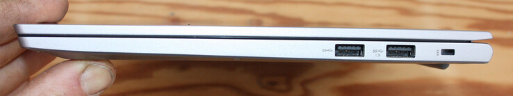 Rechts: 2x USB-A 3.0, Kensington-slot