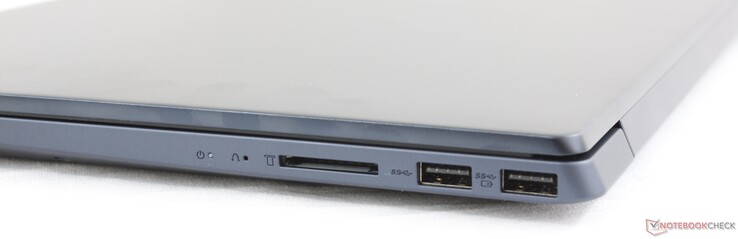 Rechterkant: SD kaartlezer, 2x USB 3.1 Type-A Gen. 1