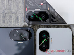 De Poco F7 kan meer dan 2 miljoen punten scoren op AnTuTu. Afgebeeld: de telefoon in drie kleuren. (Afbeeldingsbron: Notebookcheck)