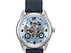 Het Citizen FE7097-05W Eco-Drive-horloge heeft een hemelsblauwe wijzerplaat