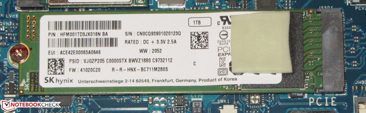 Een NVMe SSD dient als systeemschijf.