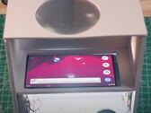 Doe-het-zelf projectoren zijn niet nieuw, maar u hoeft geen vaardigheden op het niveau van DIY Perks te hebben om deze te bouwen (Afbeelding Bron: Huy Vector via YouTube)