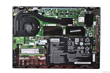 Lenovo ThinkPad L14 Gen 2: Onderste deksel verwijderd