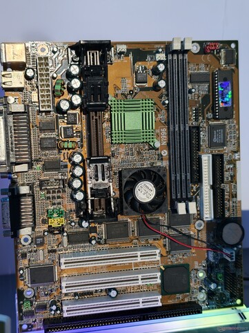 MSI MS-6168, gebaseerd op de Intel 440ZX-chipset