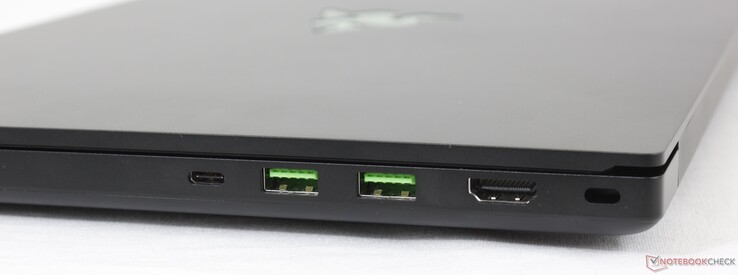 Rechts: Thunderbolt 3, 2x USB 3.2 Gen. 2 Type-A, HDMI 2.0b, Kensington Lock