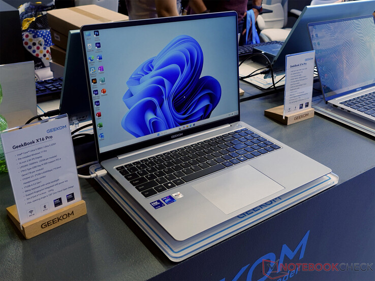 De Geekom GeekBook X16 Pro (Afbeelding bron: Notebookcheck)