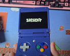 De BatleXP Flip in een van de twee kleuren voor de lancering. (Afbeeldingsbron: Retro Gaming met Deadfred)