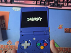 De BatleXP Flip in een van de twee kleuren voor de lancering. (Afbeeldingsbron: Retro Gaming met Deadfred)