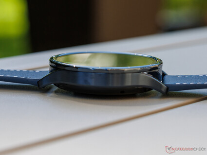 Een zijaanzicht van de smartwatch