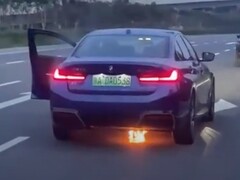 De achterkant van een elektrische BMW 3-serie vloog in brand tijdens een testrit in de buurt van de Chinese stad Zhengzhou (Afbeelding: CnEVPost)