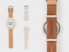 Het Casio G-Shock x Hender Scheme DW-5900 collab horloge (afbeelding) wordt geleverd met een kast van volledig beige hars en een doorschijnend witte wijzerplaat in combinatie met een handgemaakte leren band. (Afbeelding bron: Hender Scheme via Instagram))