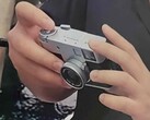 Hands-on foto van de Fujifilm XHalf compactcamera. 