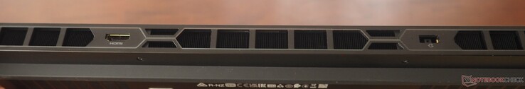 Achterkant: HDMI 2.1, DC-in