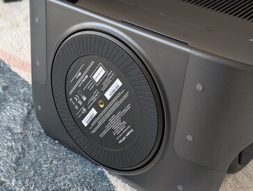 De bevestiging mag dan universeel zijn, maar de projector kan te topzwaar zijn voor veel statieven
