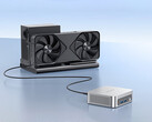 De Peladn WO5 heeft een USB4-poort. Afgebeeld: de mini-pc aangesloten op een eGPU-opstelling.