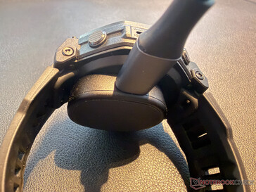 De compacte oplaadadapter is inbegrepen, de kabel niet