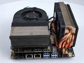 De FA65G heeft aangepaste CPU- en GPU-koelers en een zeldzame MXM GPU-opstelling. (Afbeelding bron: 小明白 op Youtube)