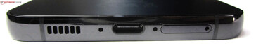 Onderkant: luidspreker, microfoon, USB-C 3.2 Gen.1, Dual SIM