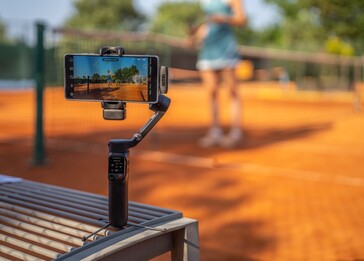 De Hohem V3 Ultra smartphone gimbal heeft een 1,22 inch afneembare touchscreen afstandsbediening (Afb. bron: Hohem)