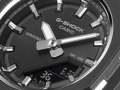 Afgebeeld: de Casio G-Shock GMA-P2110-1AER.