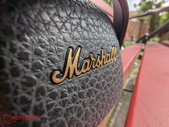 PU-leer met structuur en het Marshall-logo