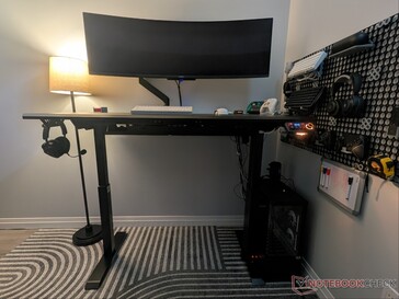 Tidal-gamingtafel op maximale hoogte van 1.040 mm.